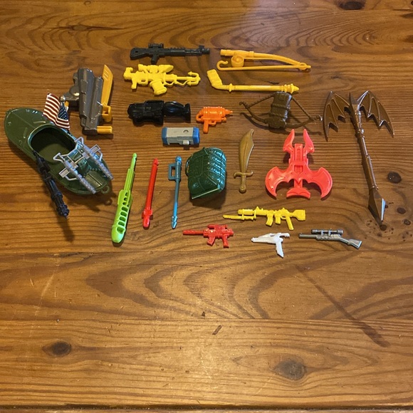 Random OG lot of action figure weapons and accessories. - Picture 2 of 8